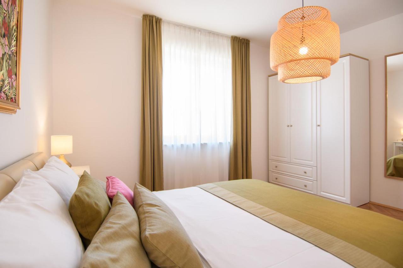 Julie City Centre Porec Apartment Exterior photo